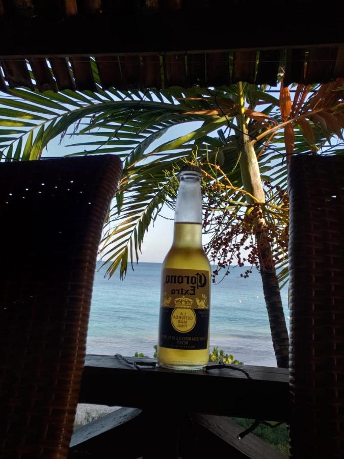 Orrie'S Beach Bar And Hotel Crab Hill Bagian luar foto